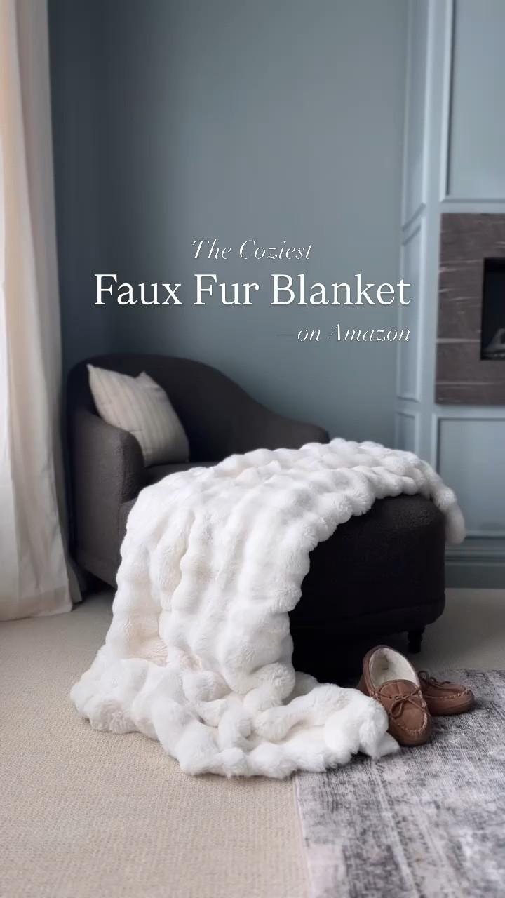 Coziest faux fur bubble blanket makes the top of all my Christmas holiday gift guides: ultra plush, so luxurious, and affordable on Amazon.

#giftguide #christmasgift #blanket



#LTKWatchNow #LTKHoliday #LTKSeasonal