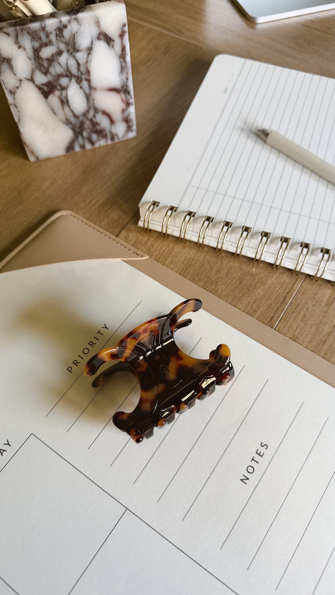 Obsessed over these cutie designer inspired hair clips 💫 they come in a set of 4 🥰

#amazon #amazonfind #hairclips #designerinspired #hair #clawclip #trending #beauty 

#LTKselfcare #LTKBeauty #LTKSeasonal