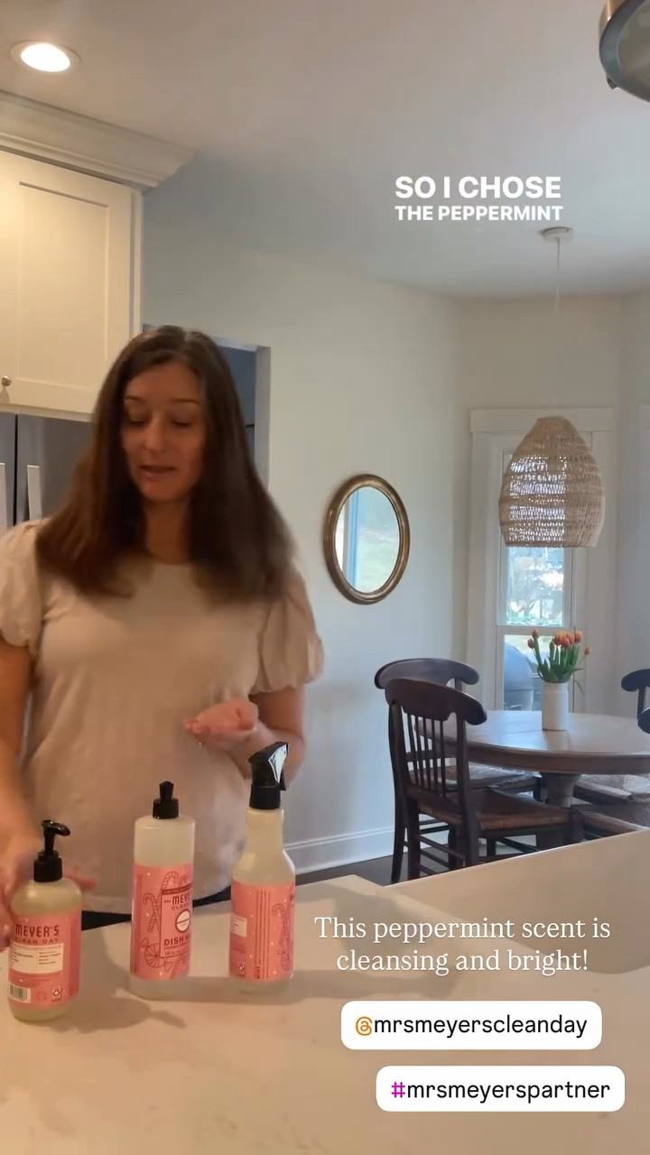 This peppermint scent is cleansing and bright!

Mrs Meyer dish soap, hand soap, cleaning spray.  Peppermint scent.  

#LTKOver40 #LTKdayinmylife #LTKHome