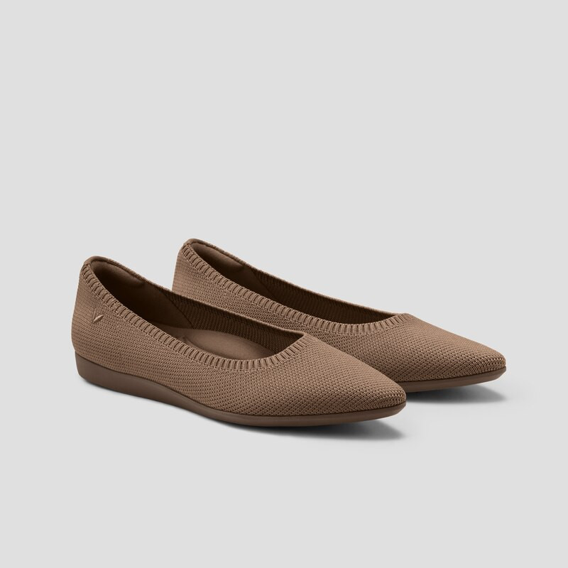 Lightweight Pointed-Ballet Flats (Aria Walker) | VIVAIA
