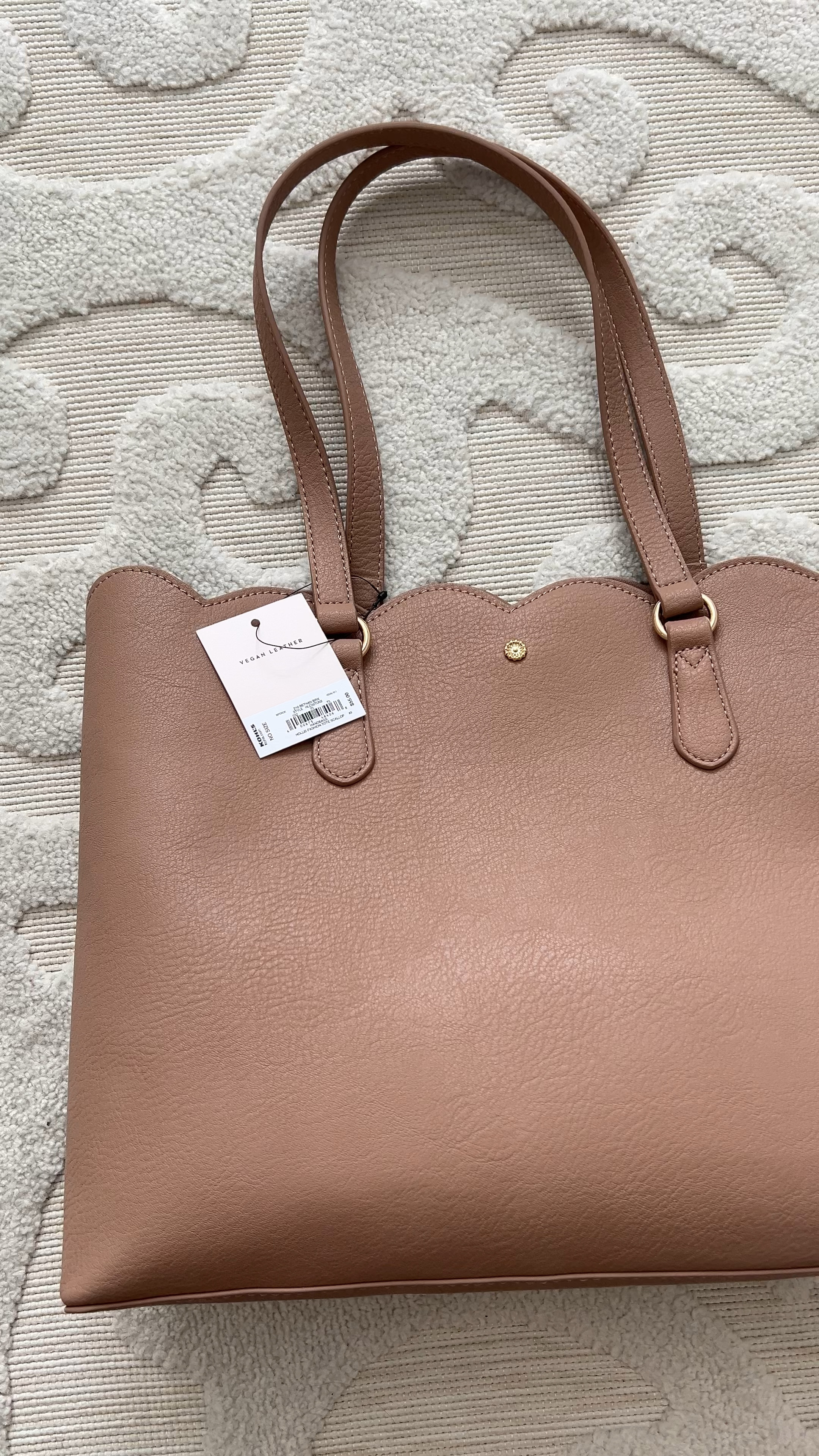 adorable scalloped tote for everyday or travel! 

3 colors and on sale for under $35! 

#LTKVideo #LTKFindsUnder50 #LTKSaleAlert