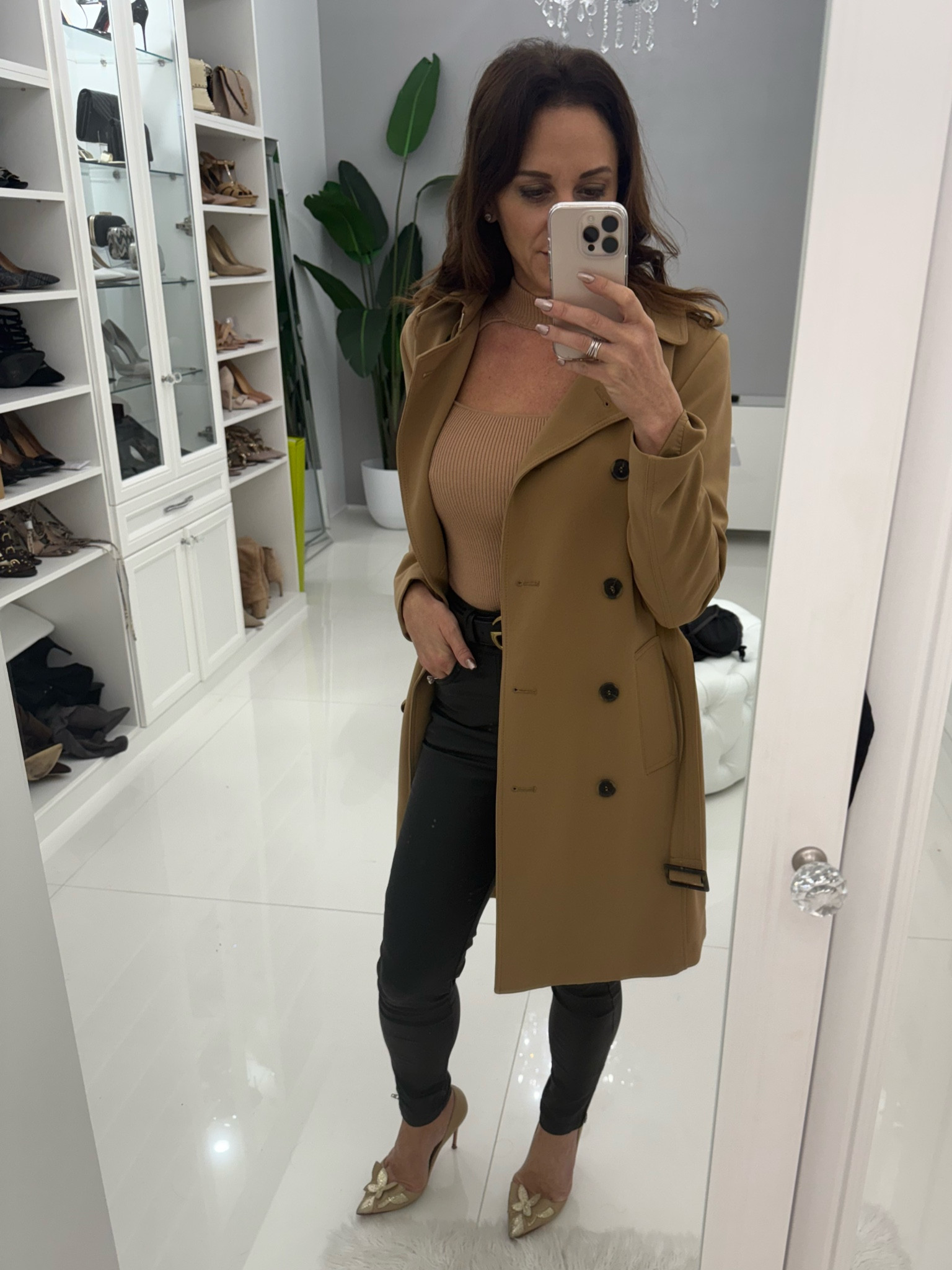 Neutral tunes outfits never go out of at style. 

#LTKStyleTip #LTKOver40 #LTKFindsUnder100