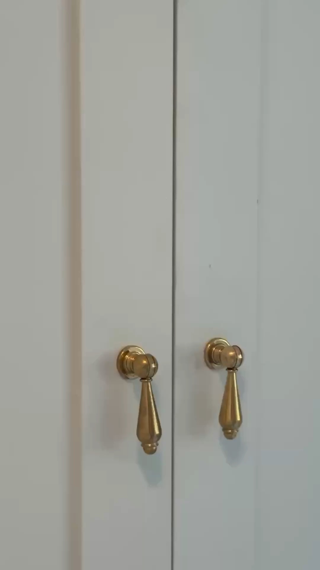 My new favorite hardware detail. These teardrop knobs are EVERYTHING!

#LTKmorningroutine #LTKmomlife #LTKHome