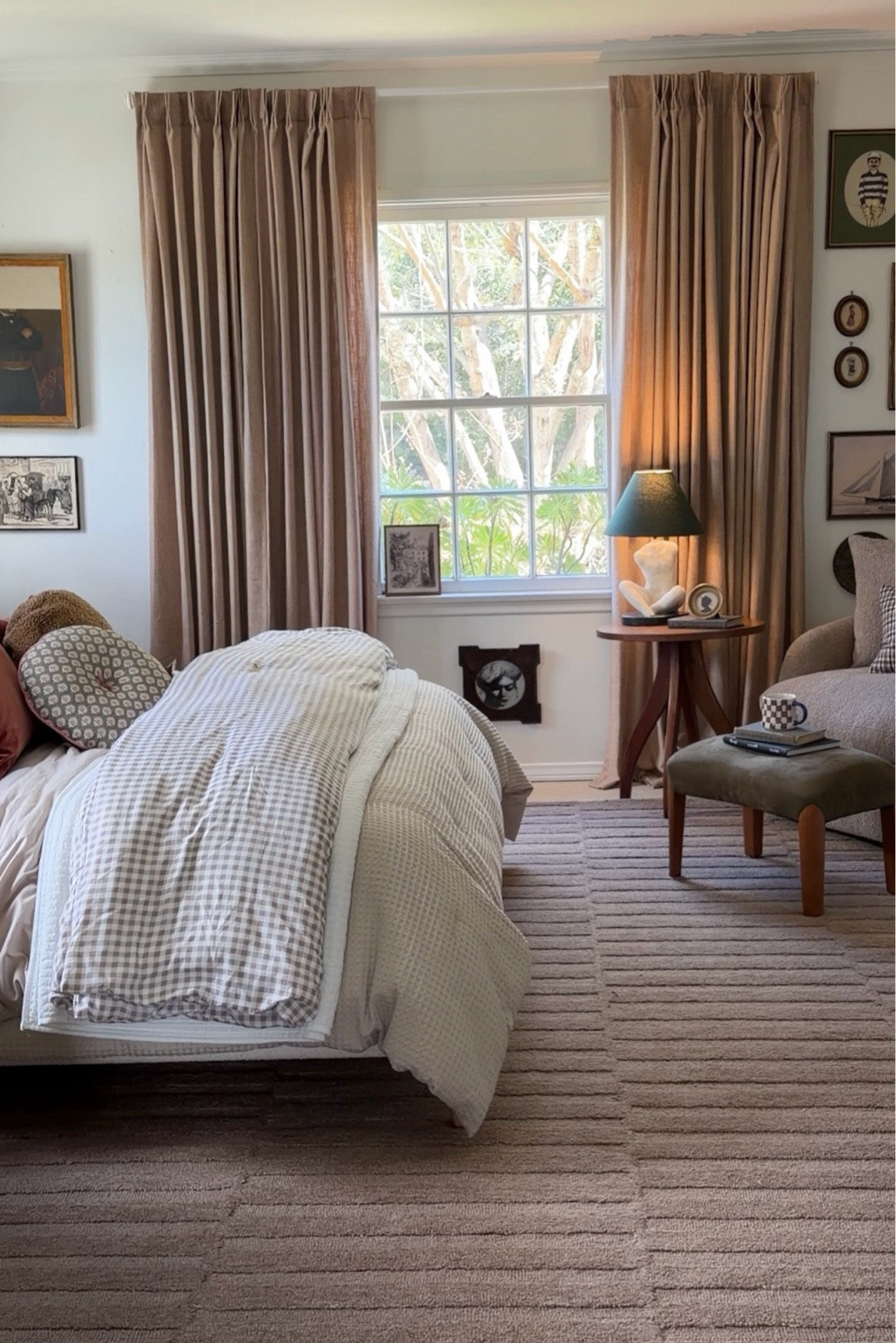 Rug, bedding, bed, comforter, curtains, lamp

#LTKHome