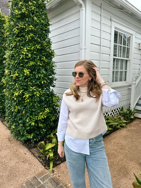 Want the layered look without the bulk?! If so, this sweater is calling your name! Super cozy AND sophisticated. 

#BWwomen
#BrochuWalker

I’m wearing a size small!
