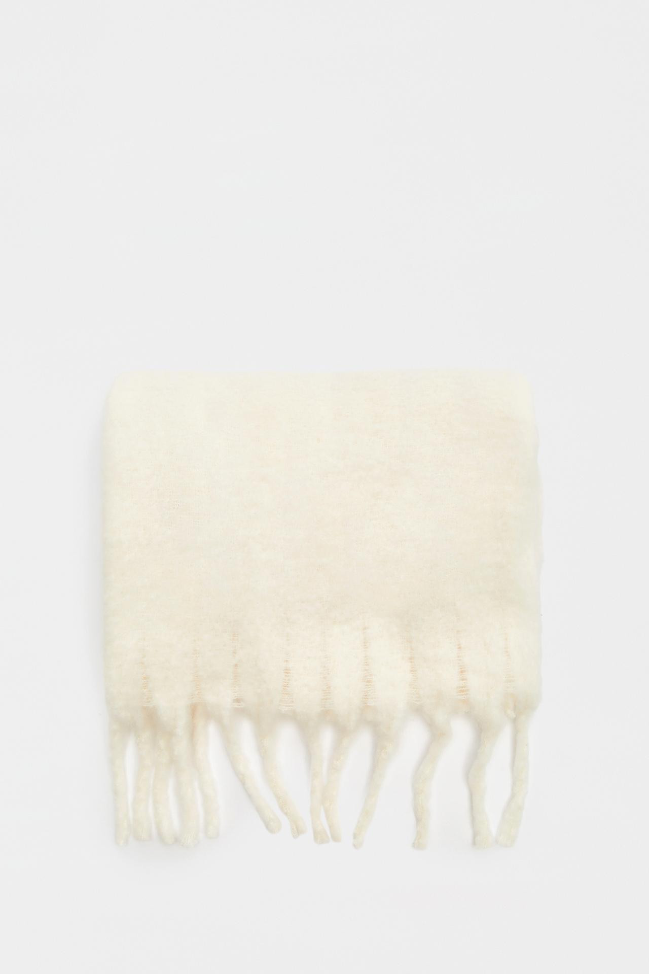 Basic scarf with fringing | PULL and BEAR UK
