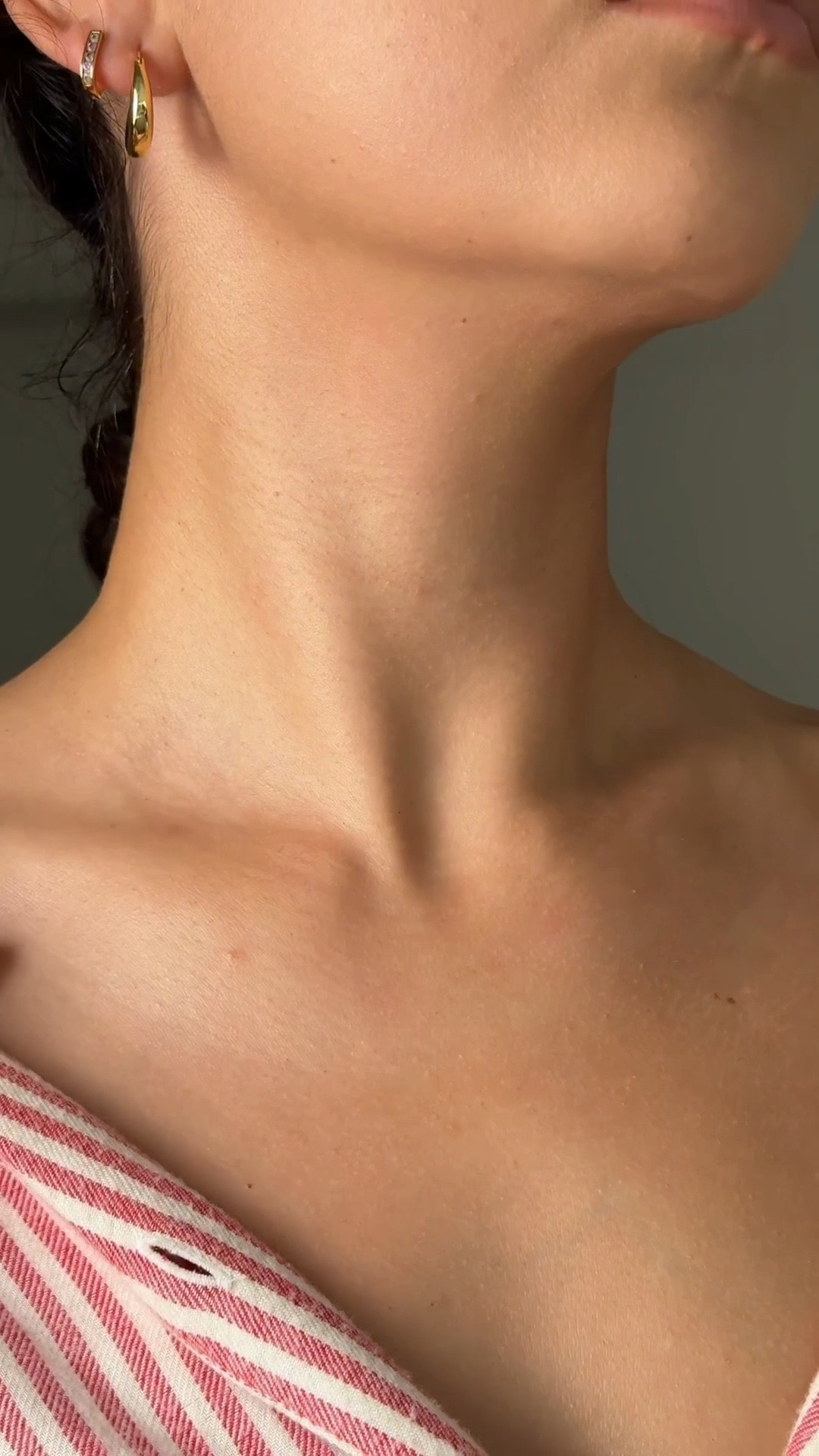 Neck aging fast? Complete your routine with the SKINN neck cream😍 #neckcream #skincare #beautyroutine

#LTKHoliday #LTKBeauty #LTKGiftGuide