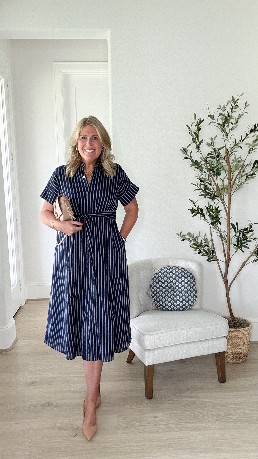 Linen dress. Buttons up the front. Fully lined. Relaxed fit. Removable belt. Runs tts.

#LTKgrwm #LTKootd #LTKOver40