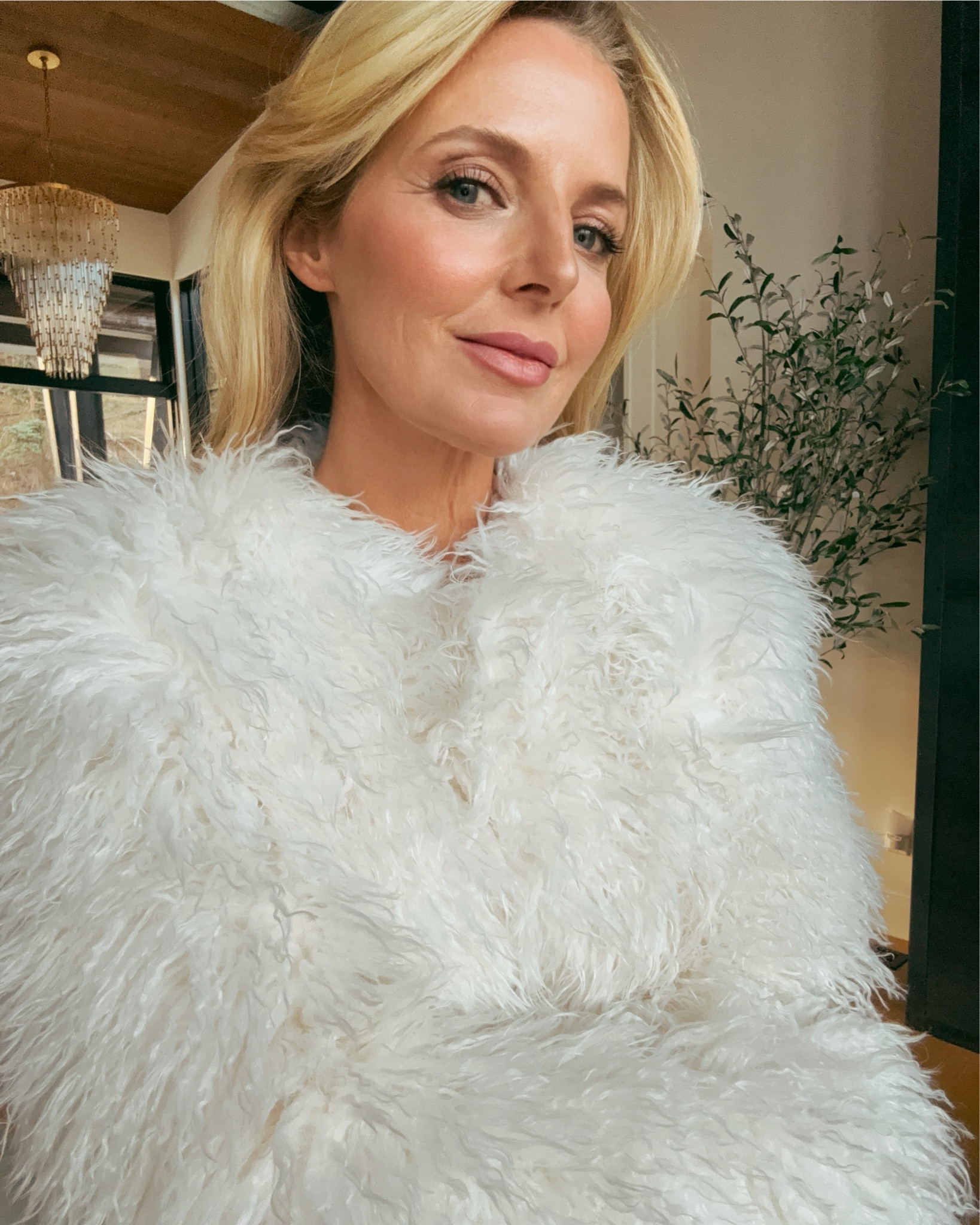 In love with this gorgeous winter white coat 😍 

#LTKootd #LTKSeasonal #LTKHoliday