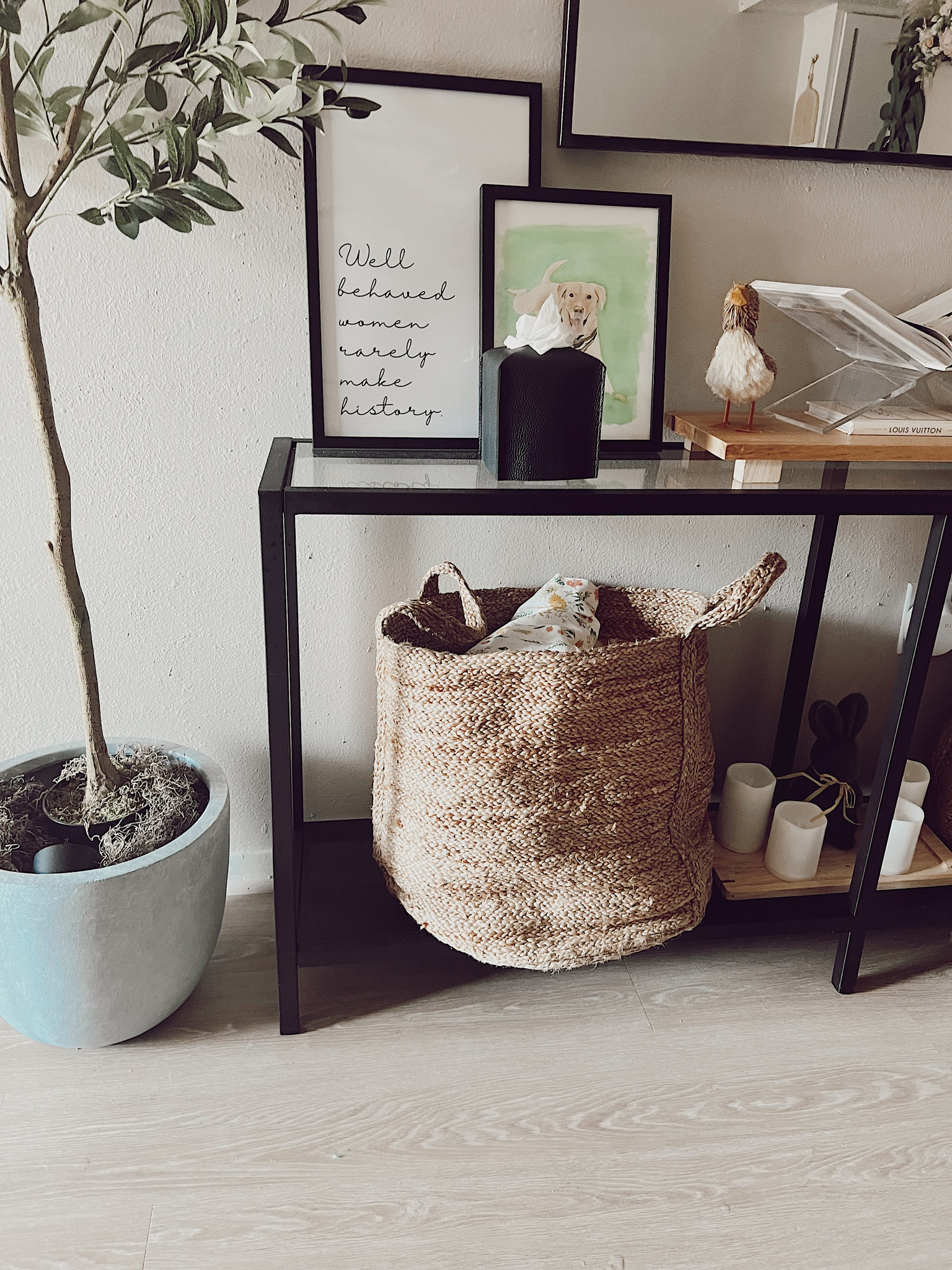 Entryway decor 🤍

#LTKFind #LTKhome #LTKstyletip