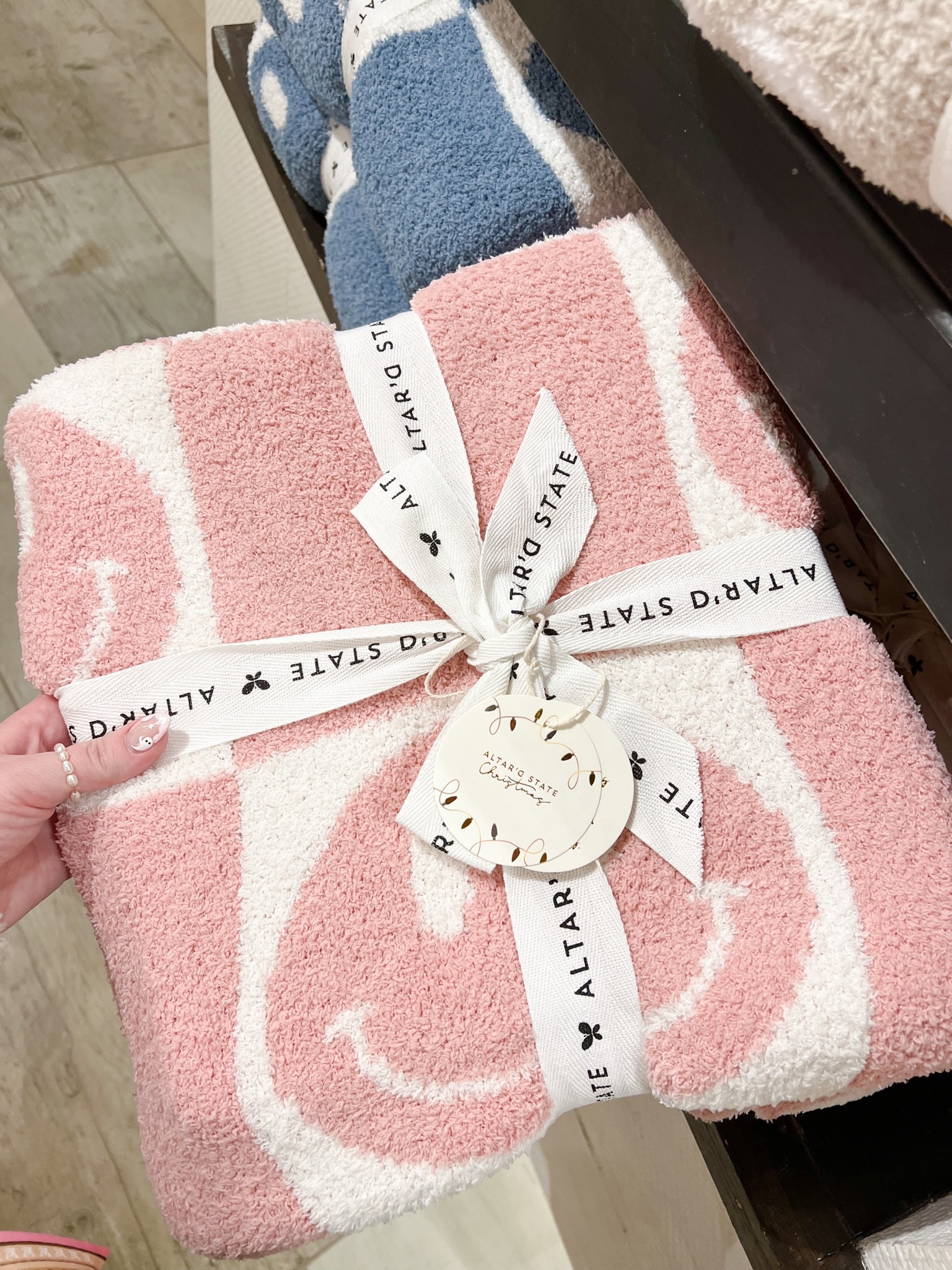 Cute cozy blankets! So cute for gifts! 

Altar’d state, barefoot dreams dupe, smiley face, checkered blanket, cozy, gift ideas

#LTKHoliday #LTKhome #LTKunder100