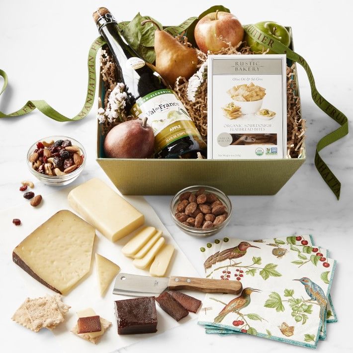 Manhattan Fruitier Fall Picnic Basket | Williams-Sonoma