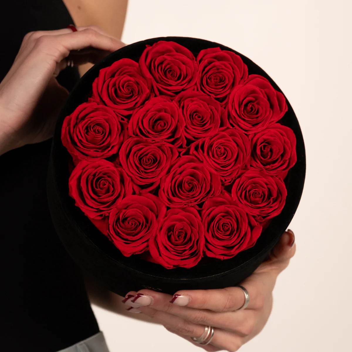 16 Red Roses - Black Round Velvet Box | Rose Forever 