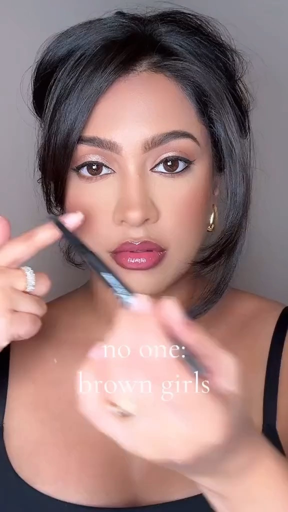 All you need is a good black liner for the waterline to complete any look. Using my all time favorite, @hudabeauty Creamy Kohl Eye Pencil. #hudabeauty