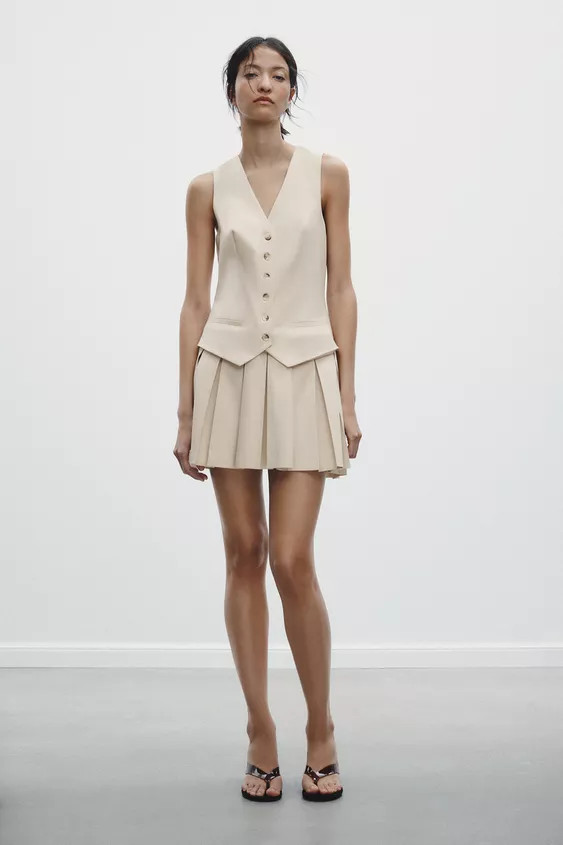 Short V-neck dress with sleeveless armholes. Mock welt pockets at front. Pleated hem. Back loop d... | Zara US