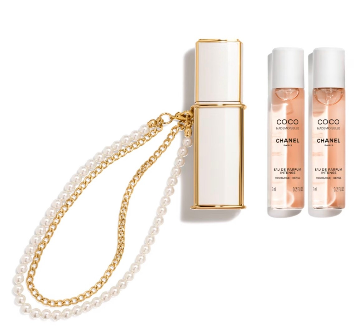 Super cute gift idea, Chanel perfume that hangs on your purse. Also, available in black 


Christmas present
Birthday 
Anniversary gift
Holiday outfit


#LTKHoliday #LTKSeasonal #LTKBeauty