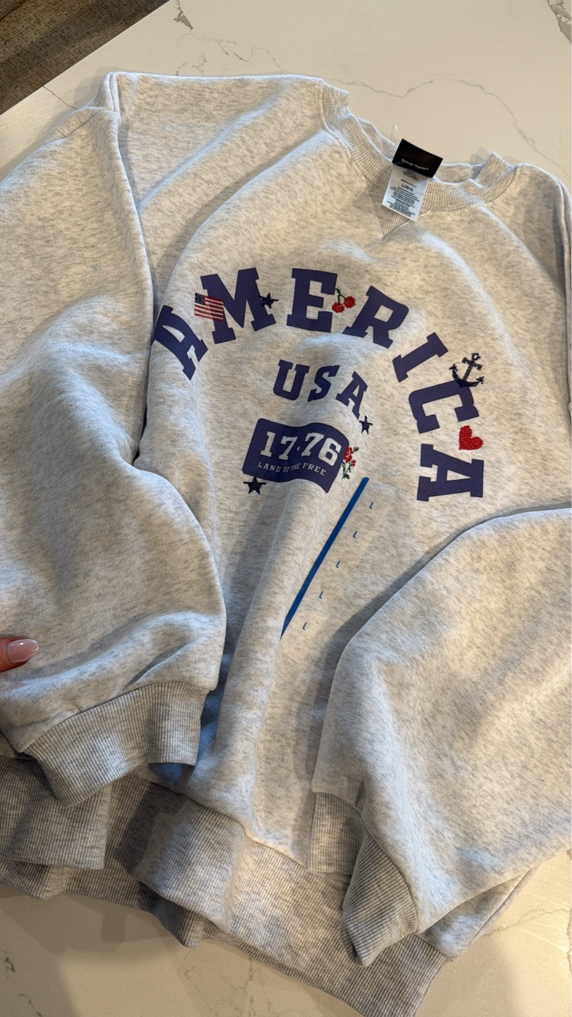 Cutest sweatshirt!! ❤️ 
So so soft I got a large for it to be oversized 
@Target find 
Memorial Day find 
Fourth of July 
🇺🇸

#LTKootd