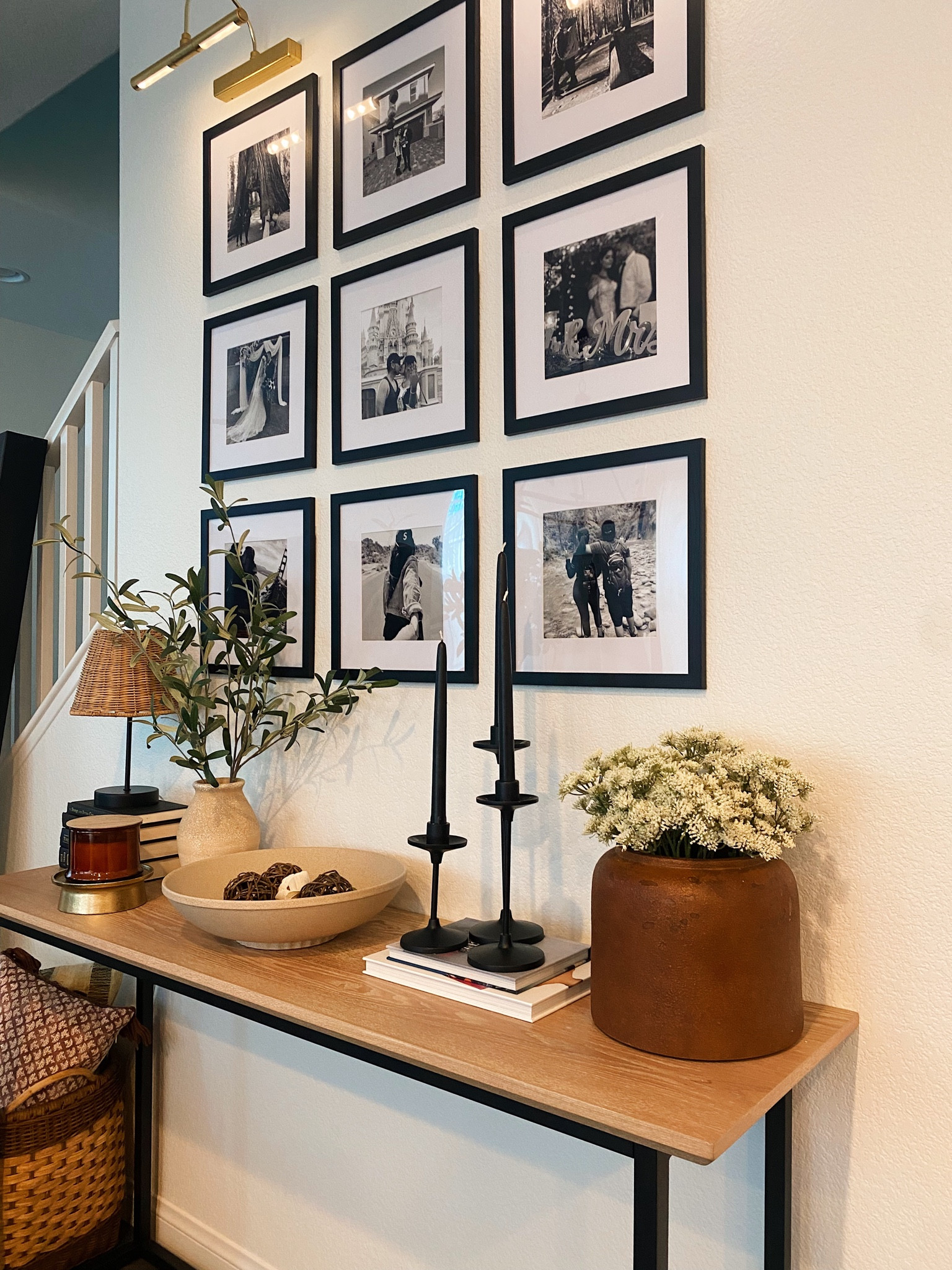 Gallery wall, spring console table refresh 🌼

#LTKFind #LTKhome #LTKSeasonal