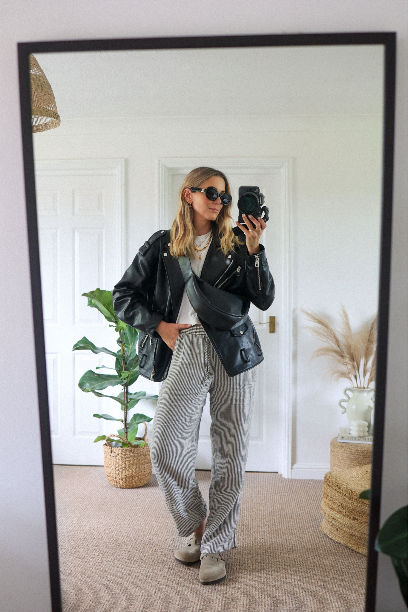 Linen trousers 
Oversize leather jacket 
Vest top 
Cross body bag 

#LTKSeasonal #LTKeurope #LTKstyletip