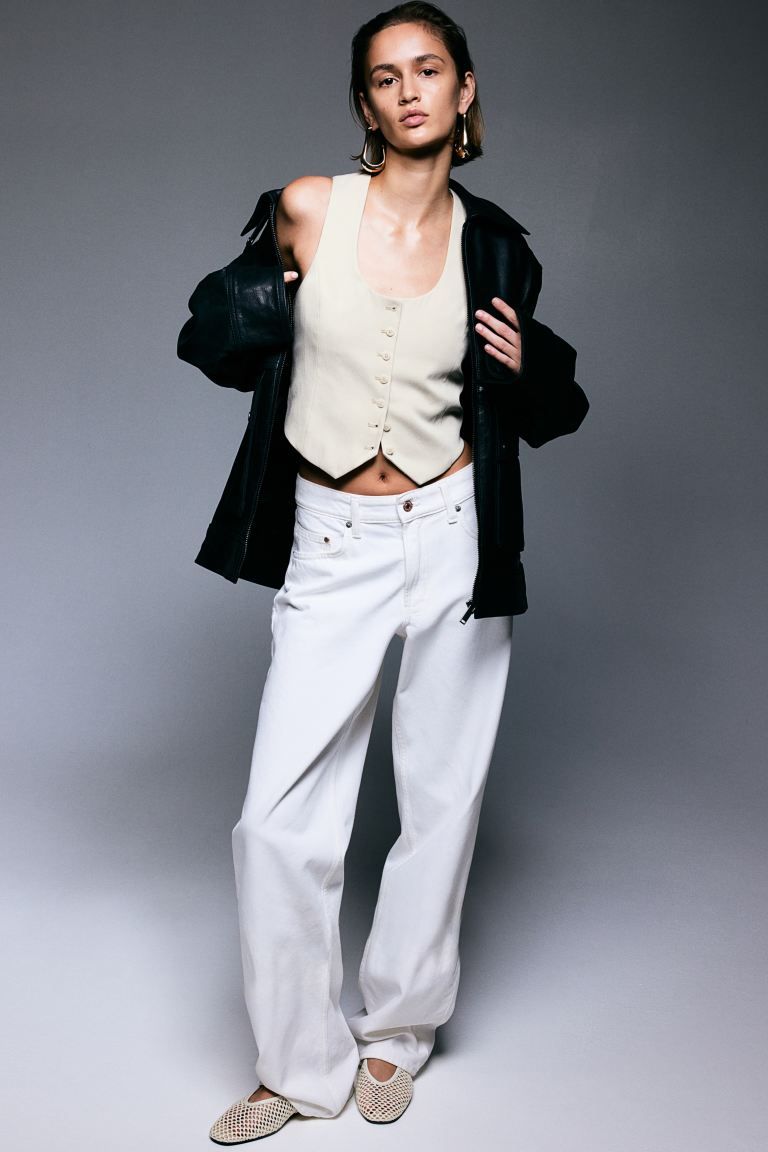 Suit waistcoat - Deep neckline - Sleeveless - Light beige - Ladies | H&M GB | H&M (UK, MY, IN, SG, PH, TW, HK)