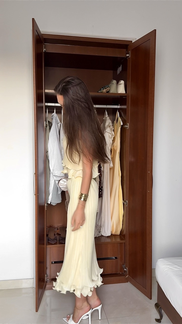 POV: euro summer is nearly here ☀️🍋✨

Comment "LINK" and I'll DM you the outfit links💌🔗

just a girl planning outfits around dinner reservations and golden hour

Would you wear this yellow set on vacation? 💛
send this to your travel bestie who’s already mentally on holiday🫶

#eurosummer #grwm #summeroutfit #vacationstyle #fashionreel