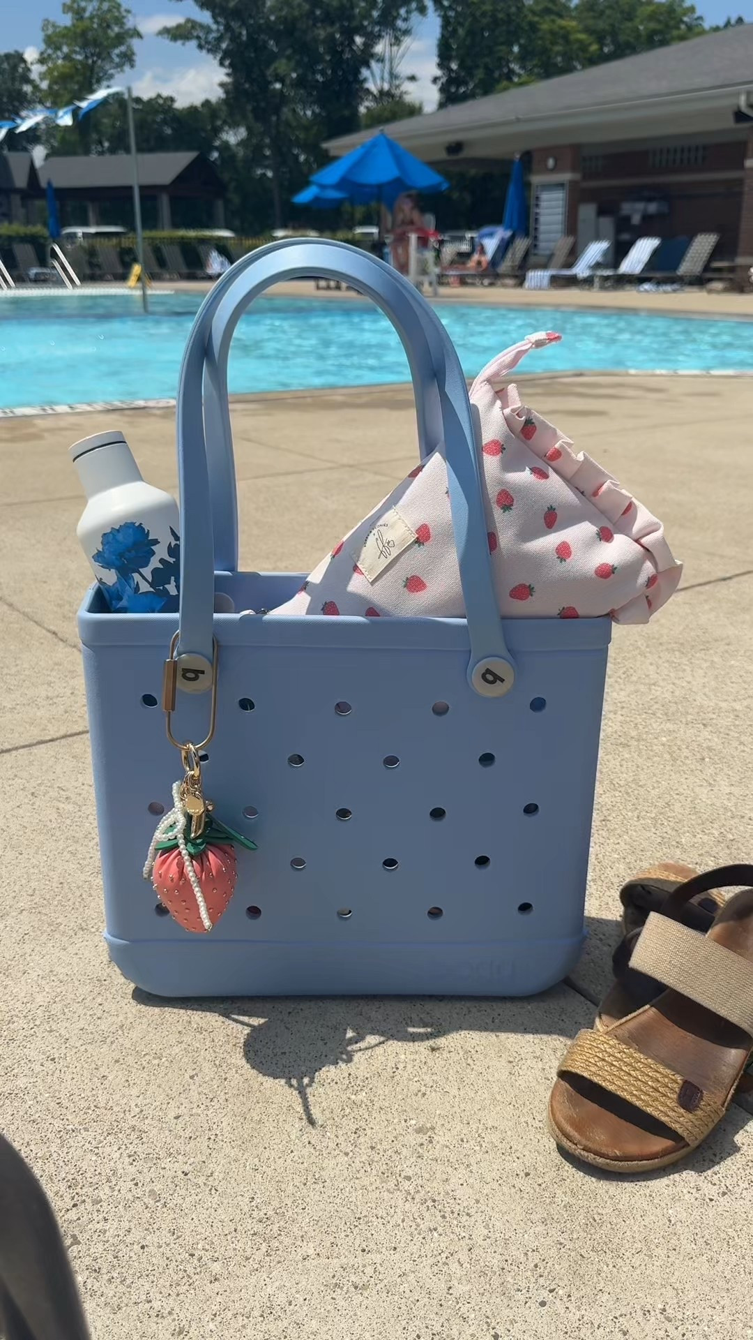 What’s in my pool beach bag! 💦☀️ #bag #summer

Strawberry bags + bag charm are from Poppy & Peonies: https://glnk.io/3116/rileejsmith

#LTKItBag #LTKActive #LTKSeasonal