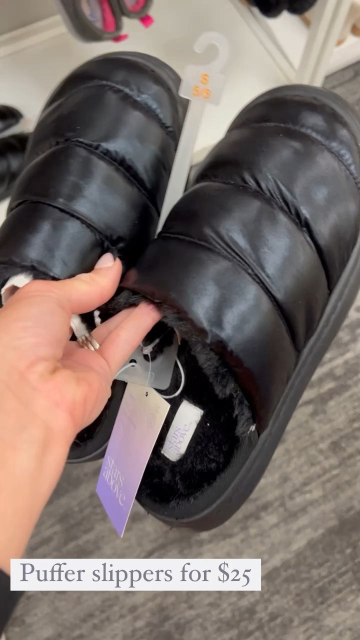 These puffer slippers will keep your feet cozy this fall! Loving the metlics they will make great holiday gifts!

Gifts under $25 | house slippers | house shoes | gifts for her 

#giftsforher #giftsunder25 #slippers #metallicslippers #houseslippers

#LTKHoliday #LTKGiftGuide #LTKVideo