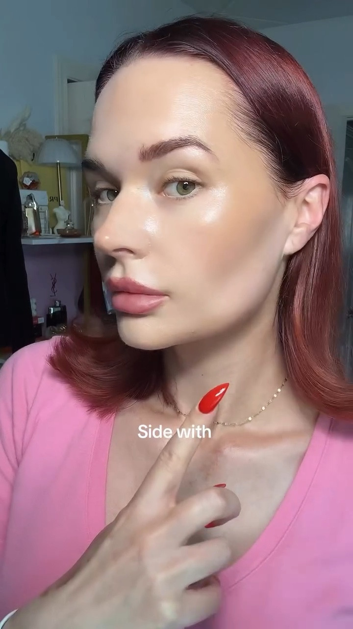 One of my fave bronzers 🤝 @makeupbymario #allthingsbeautywithtara #bronzer #makeuptutorial #makeup Wearing shade: Light