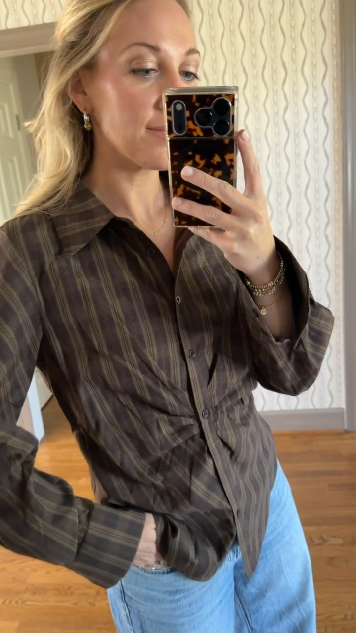 Loving my new Amazon top! 20% off today! Dress this top up or down, its the perfect fall closet staple! Today I'm pairing with my Madewell jeans. 

Wearing a medium in the top, 28 in the jeans! 

#TheSouthernSource #AmazonFashion #AmazonFinds 

 #LTKdayinmylife #LTKgrwm #LTKootd