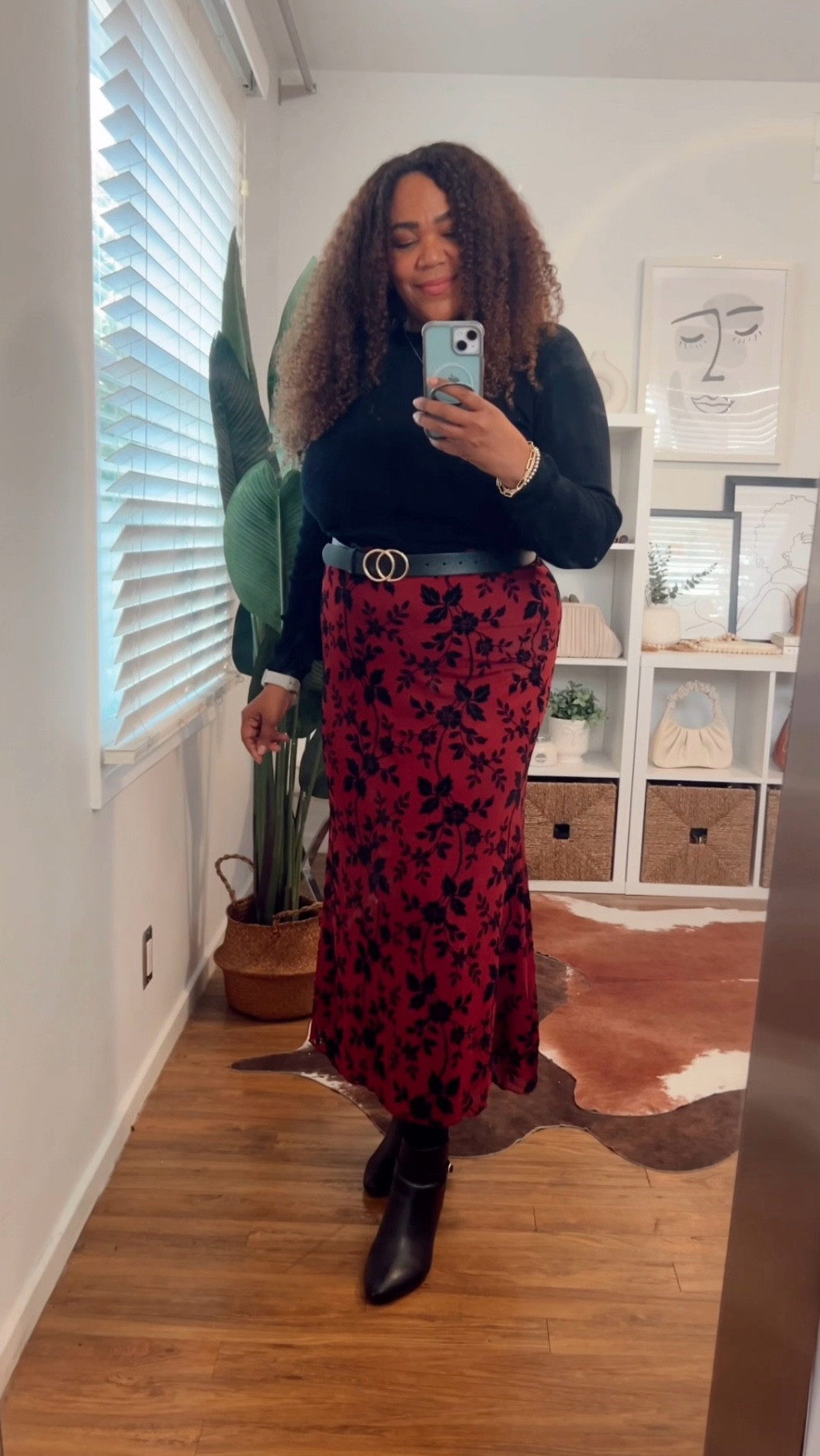 Super cute floral maxi skirt 💐! Wore this for work. Size large. 


#LTKWorkwear #LTKMidsize #LTKOver40