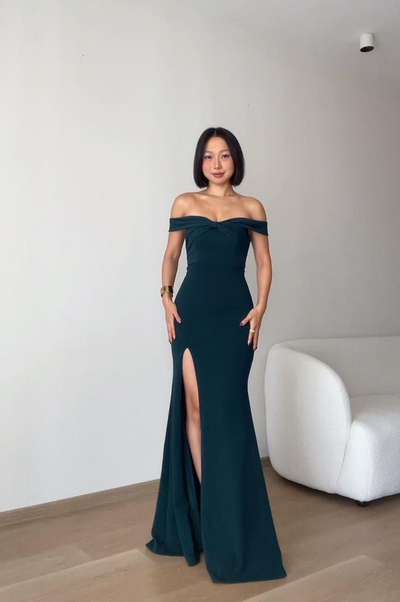 the green maxi dress of my dreams💫🌲


hunter green maxi slit dress wedding guest dress holiday party gown christmas party elegant style

#LTKVideo #LTKHoliday

#LTKSeasonal