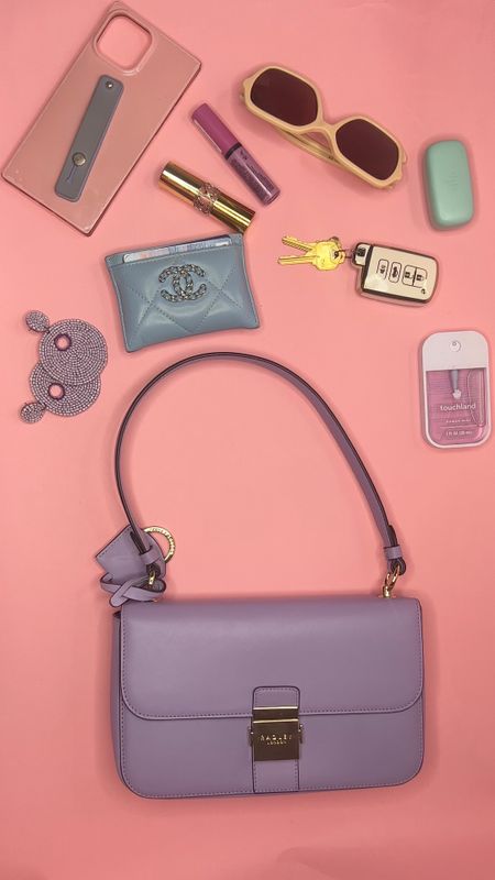 Pack this lovely lavender @radleylondon bag with me. It holds all my essentials and comes in several colors including this fun shade that gives a pop to any outfit. 

#radleylondon #myradley #gifted #ad


#LTKitbag #LTKstyletip #LTKworkwear