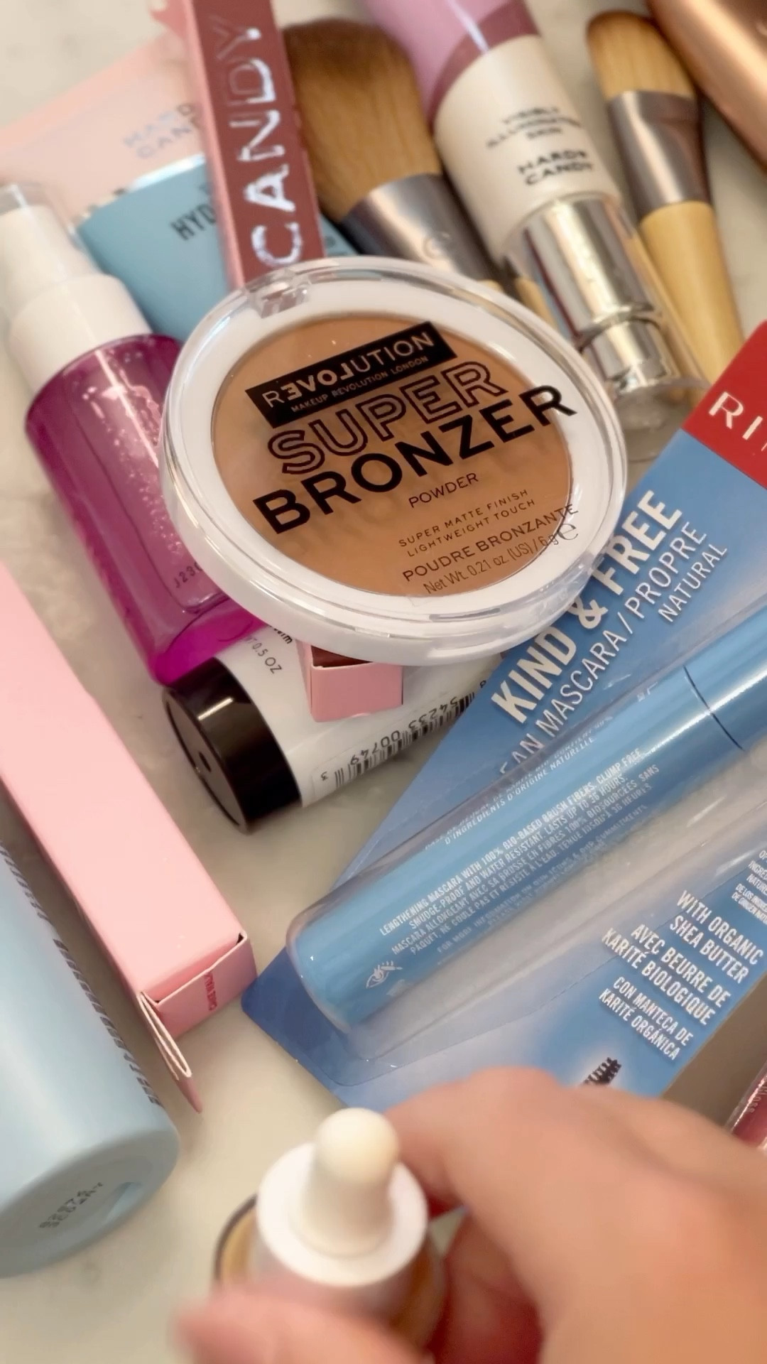 How to get a radiant summer makeup look without feeling like you’re wearing tons of it?! Eye makeup optional - I cannot get over this foundation serum and the glow serum - what it does to my skin and it lasts all day!! 

#WalmartPartner #WalmartBeauty @Walmart @Shop.LTK #liketkit

#LTKsalealert #LTKunder50 #LTKbeauty