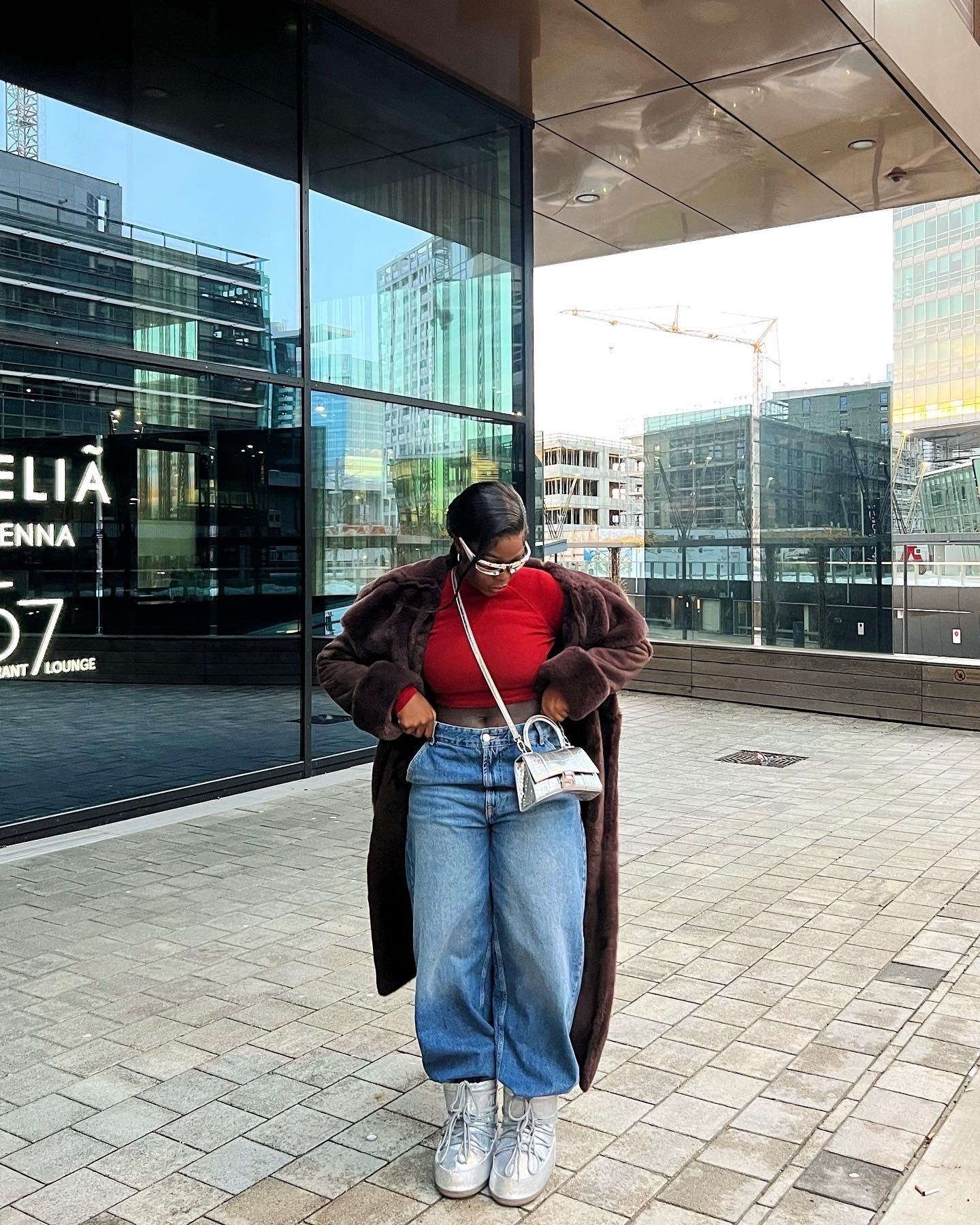 That pop of red though ❤️

Balenciaga, Prada, Bershka, ASOS, Moon Boots, Net-a-Porter, Karen Millen, fur coat, baggy jeans, red trend, winter style
