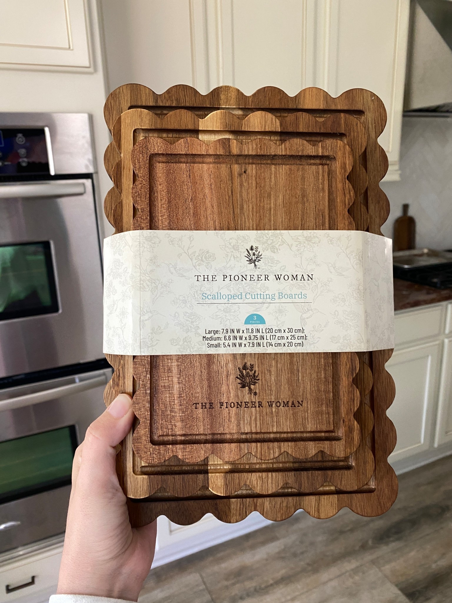 These cutting boards are PRETTY! 😍

Walmart
Scalloped 
Kitchen
Home
The Pioneer Woman

#LTKPetite #LTKfoodie #LTKHome