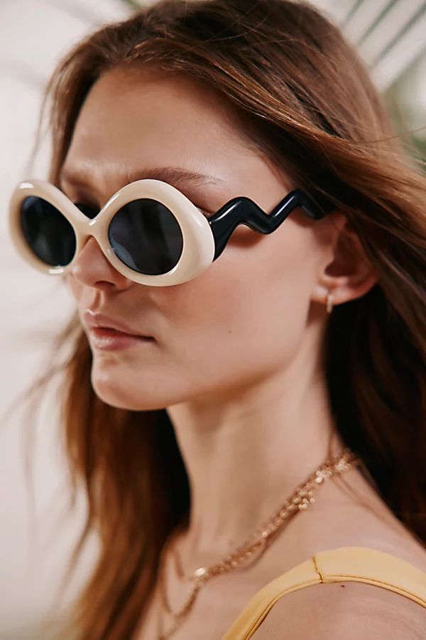Birdie Wavy Round Sunglasses | Urban Outfitters (US and RoW)