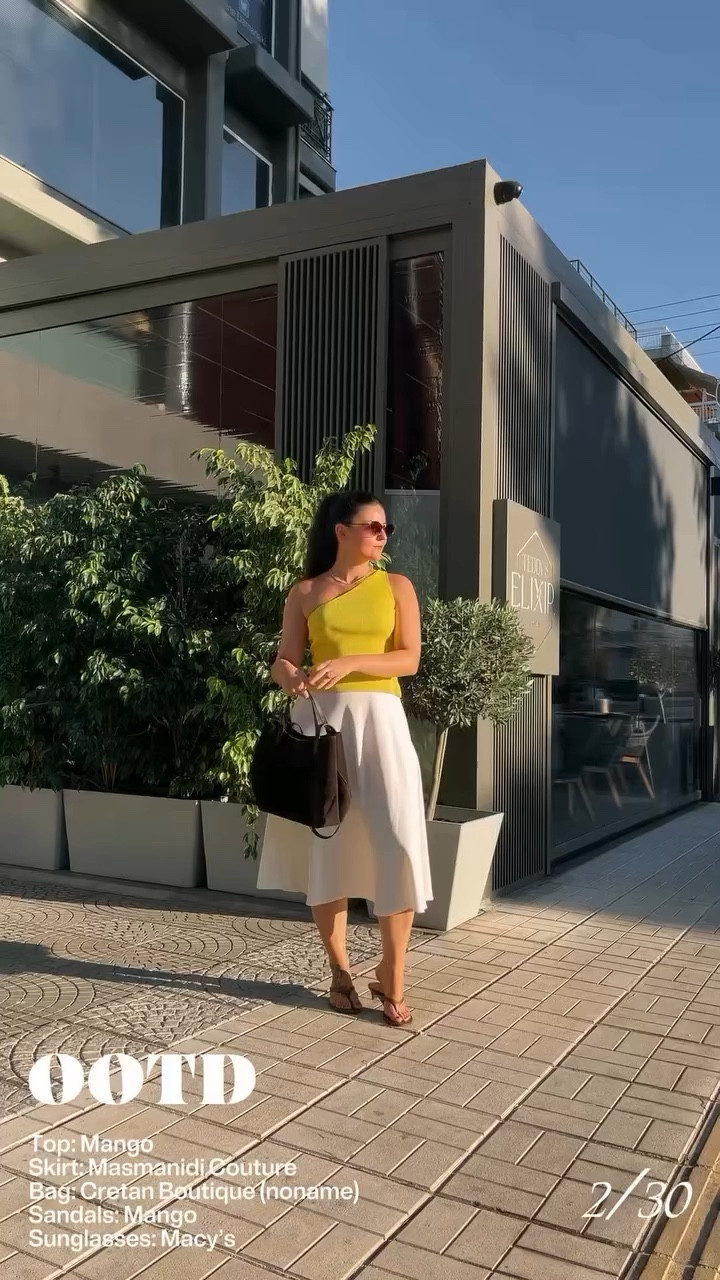 really trying with the casual chic… what do you think, I did it?🦩
Wearing size 6 US and 26 EUR 

Top @mango (past collection) 
Skirt @masmanidi_couture 
Kitten heel sandals @mango