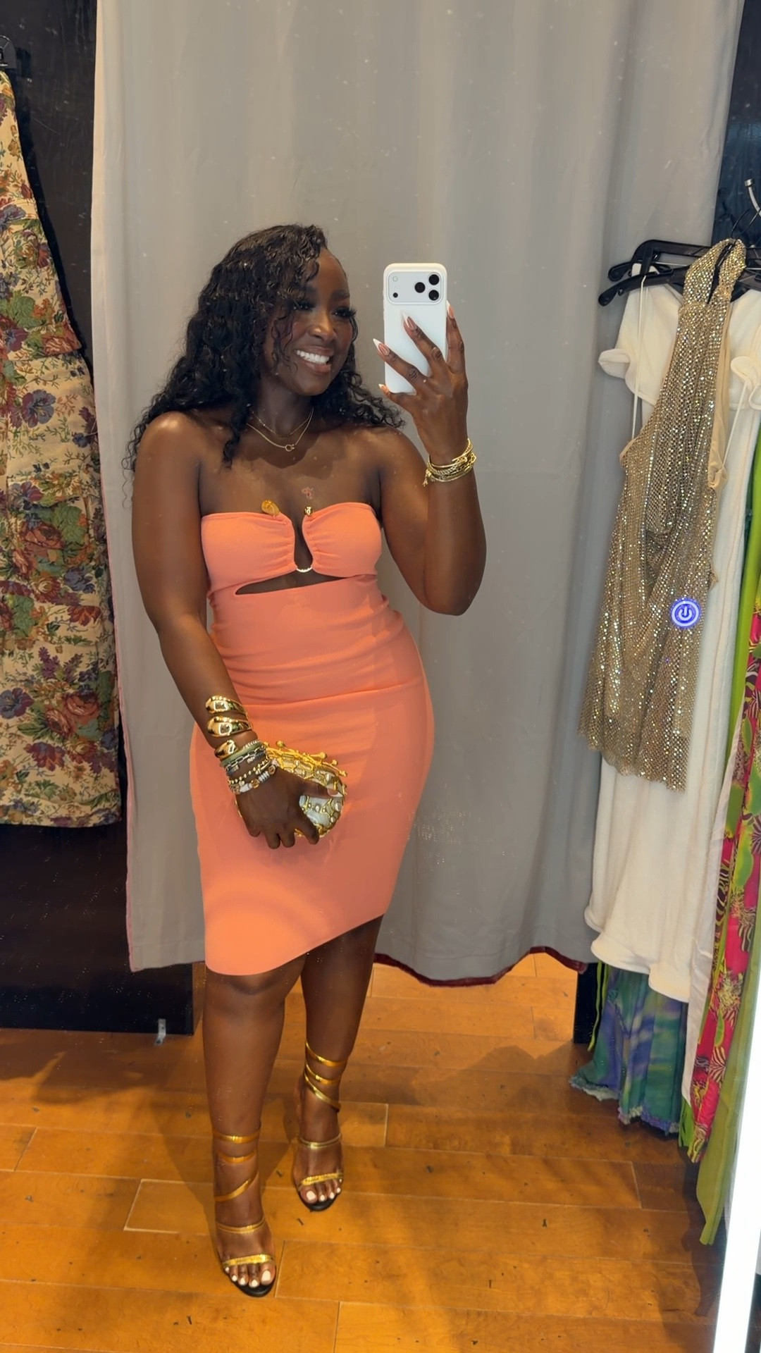 The gold wraparound heels definitely bring the look together, what do you think?!