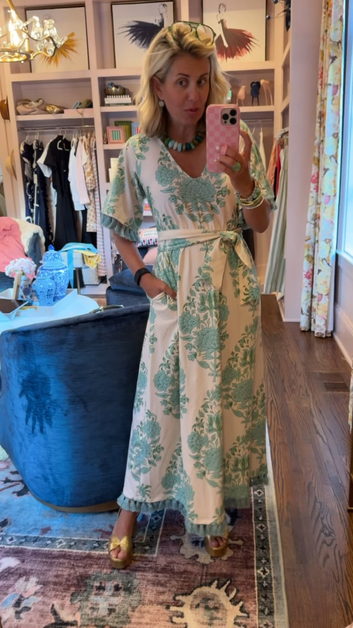 Obsessed with this Spartina 449 dress! Its knit and trim is fabulous. I’m in xs and 8 heels.

Codes:
Allie +Bess - Catherine20 for 20% off
Loopy - mixandmatchmadness for 10% off

#LTKdayinmylife #LTKootd #LTKmomlife