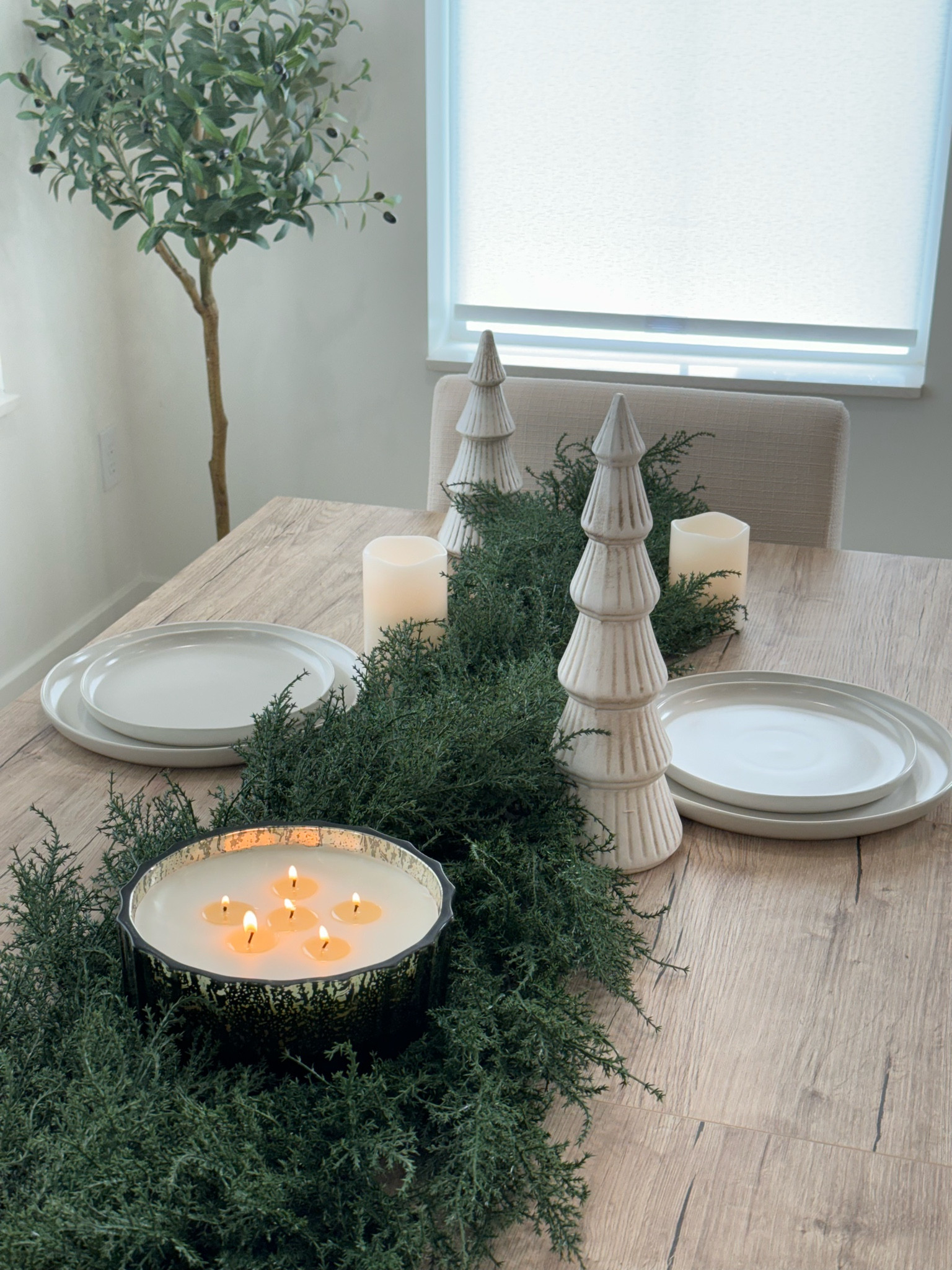 neutral christmas decor>>> STUNNING

#LTKhome #LTKSeasonal #LTKHoliday
