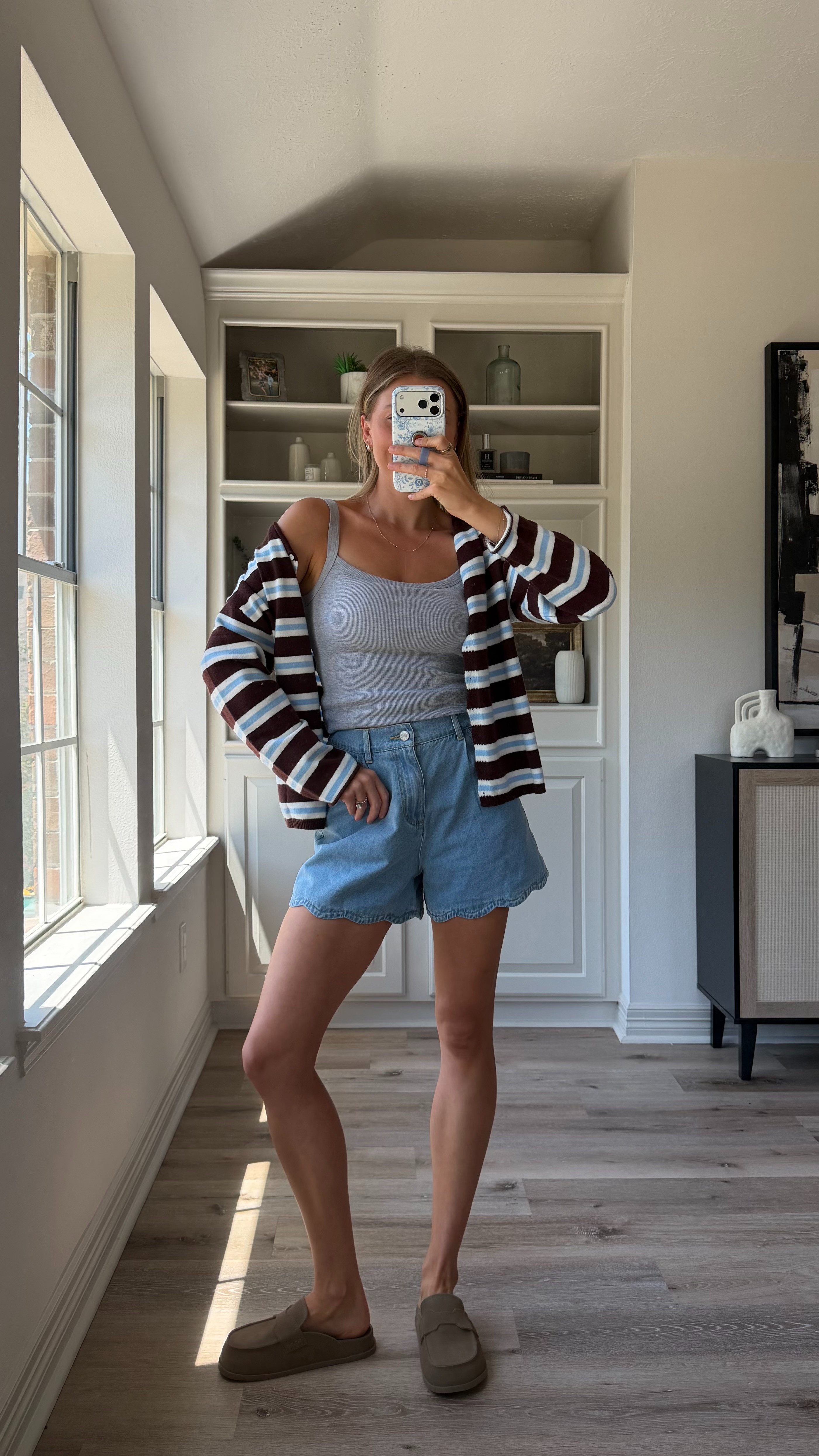 Easy fall outfit combo! Size S in tank and cardigan and 4 in jean shorts!
 

 #LTKootd