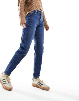 Pieces Kesia mom jeans in dark blue denim | ASOS (Global)
