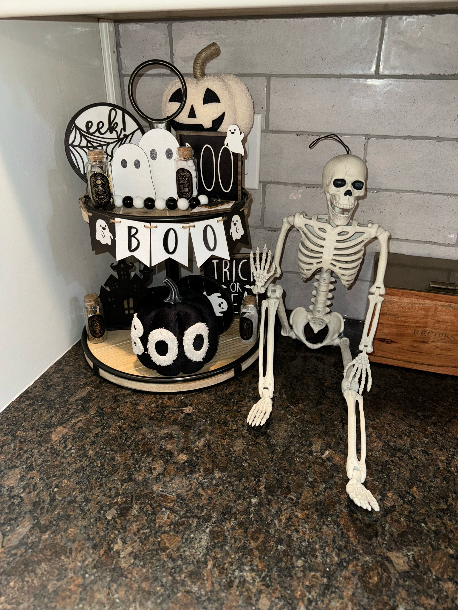 The cutest Halloween tiered tray decor 😍💀🕷️💀

#LTKSaleAlert #LTKSeasonal #LTKHalloween