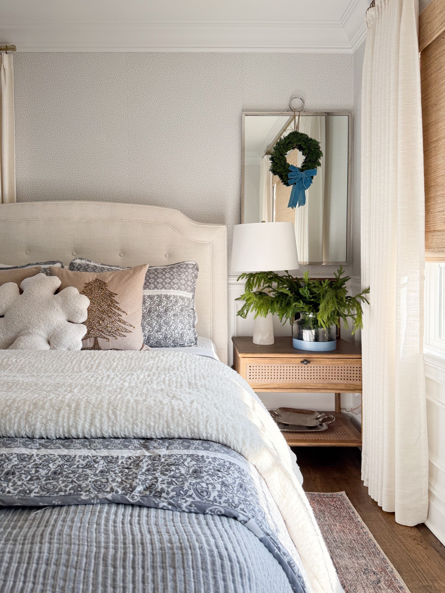  Boxing Day essentials: sleeping in (the cozies bedding), enjoying the lights and decorations still up, and shopping some of the best end-of-season sales! 

#LTKHome #LTKHoliday #LTKSaleAlert