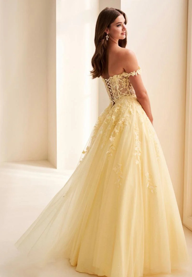 EW37028 - Ellie Wilde | Lady Black Tie