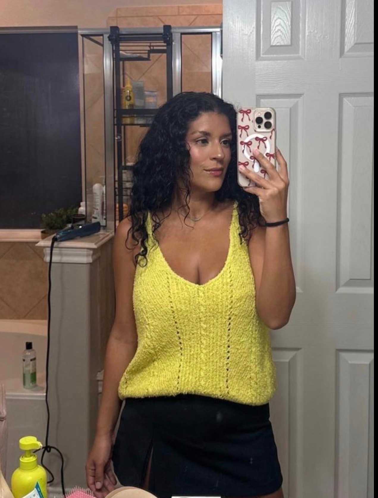 A pop of yellow to brighten up the outfit! 💛 This vibrant knit tank paired with a classic black mini skirt is such a fun mix of playful and chic. Loving the texture, the color, and how easy this look is to dress up or down!
#YellowKnitTop #KnitTank #BlackMiniSkirt #ColorfulStyle #CasualChic #OutfitInspo #EverydayFashion #StyleInspiration