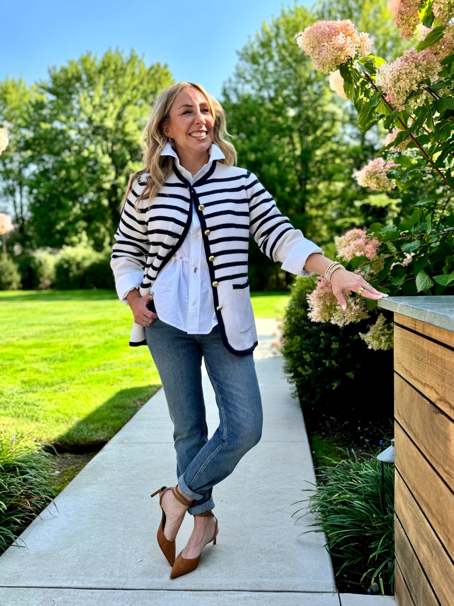 ✨ New-to-me brand discovery! ✨

I'm loving @‌febeclothing, a women's boutique with tons of great brands!  I'm head-to-toe FEBE today, and I think this outfit is just AMAZING. 🤩 Plus, they went above and beyond to get me this sweater!

Check them out online - it's like having a personal shopper, no matter where you are! #inmyFEBE #FEBEPartner #shopFEBE  #ad