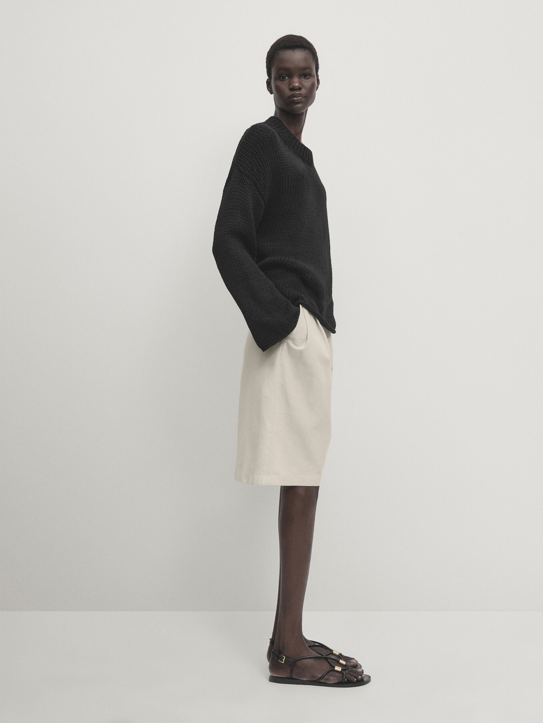 Cotton blend Bermuda shorts with darts | Massimo Dutti UK