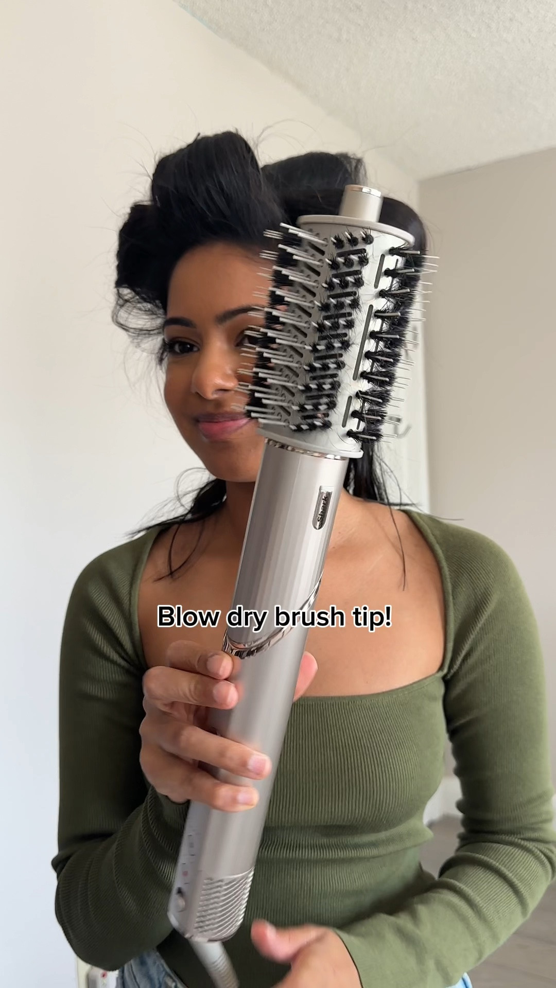 Hair, beauty, blow dry brush, shark beauty, Shark FlexStyle, blow dry, jeans, h&m sweater, Abercrombie jeans. 

#LTKbeauty #LTKVideo