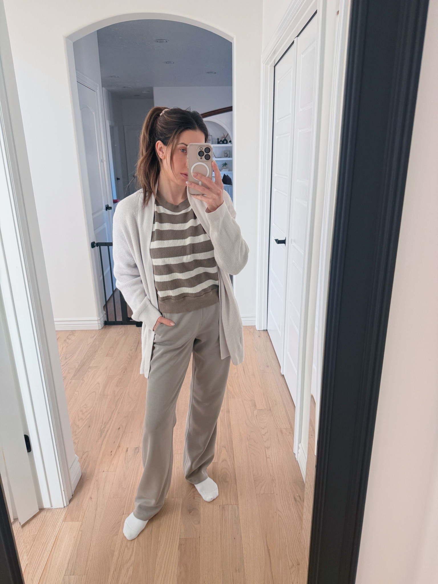 Favorite crewneck pullover 🤍

Made from organic cotton 🌱
#loungewear
#schooldropoff
#mom
#organiccotton

#LTKActive #LTKdayinmylife #LTKmomlife